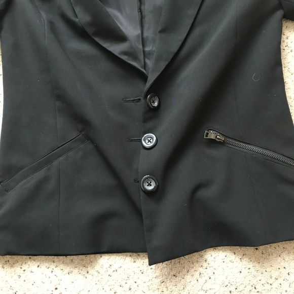 DKNY Black Boyfriend Blazer Small EUC - Picture 5 of 8
